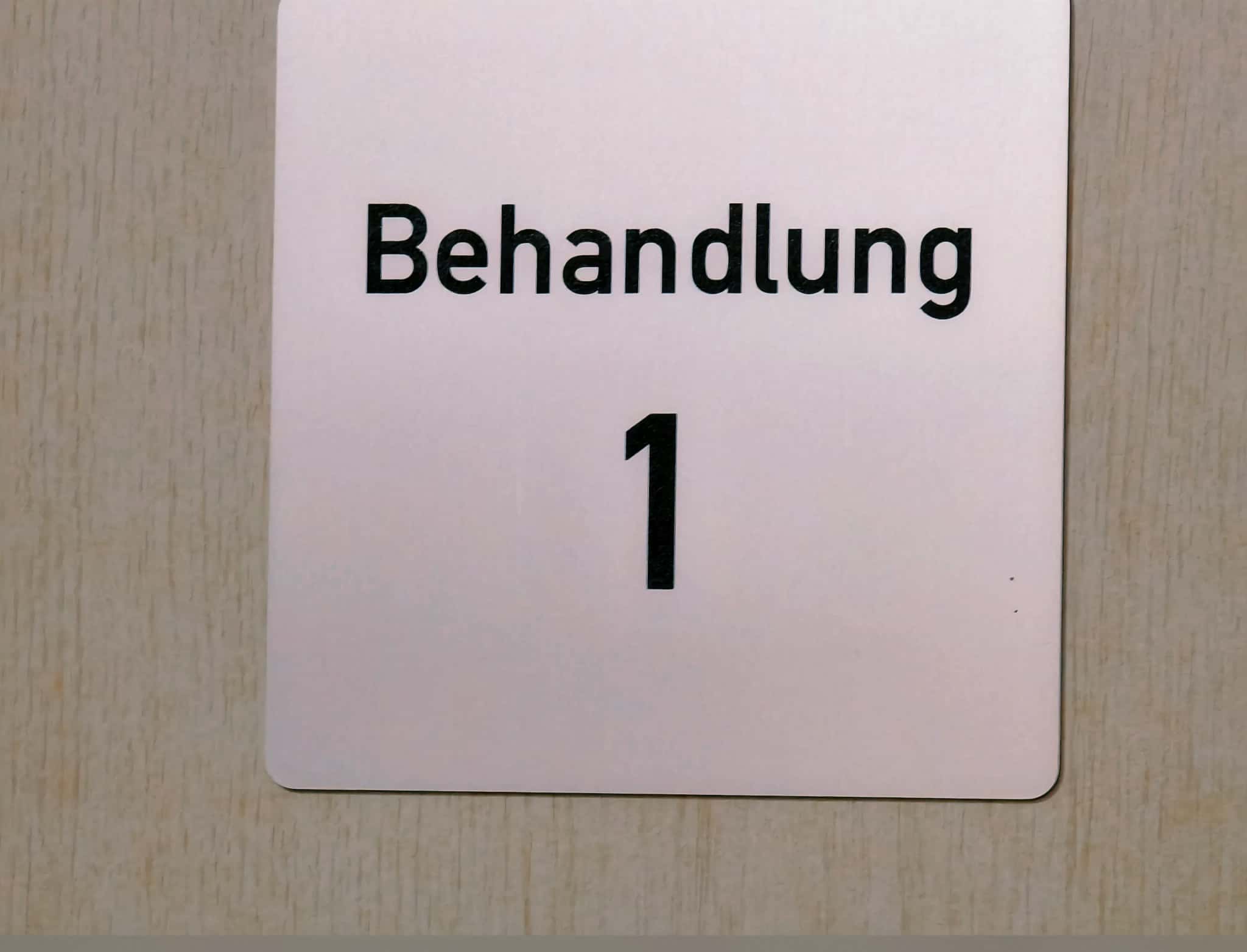 Praxis Am Salzmarkt – Sprechzimmer 1 – Sprechzimmer für Patientengespräche – Foto 2 von 29 – Osnabrück