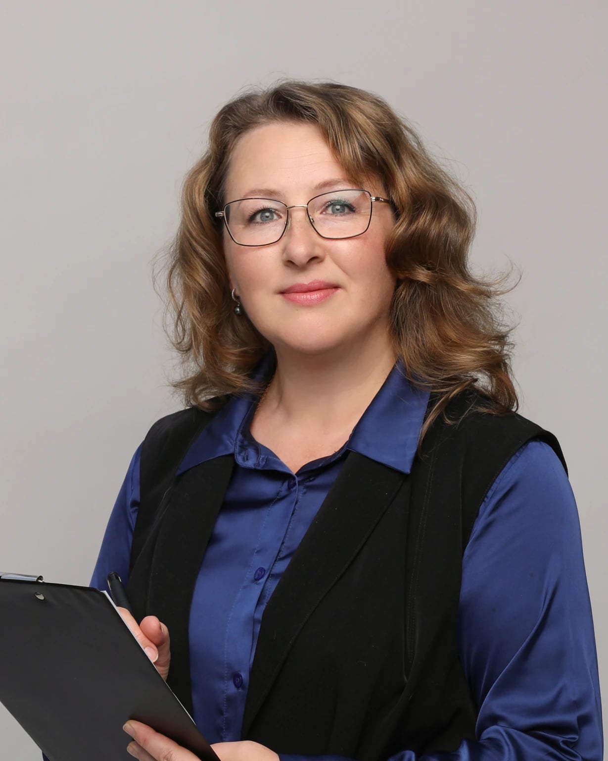 Frau Julia Weinert